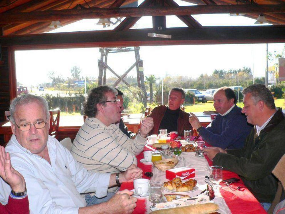 AGASAJO A PERIODISTAS: EL INTENDENTE DIJO QUE NO VA A PERMITIR QUE UN GRUPO DE PERSONAS QUIERAN INTERRUMPIR SUS GANAS DE TRABAJAR