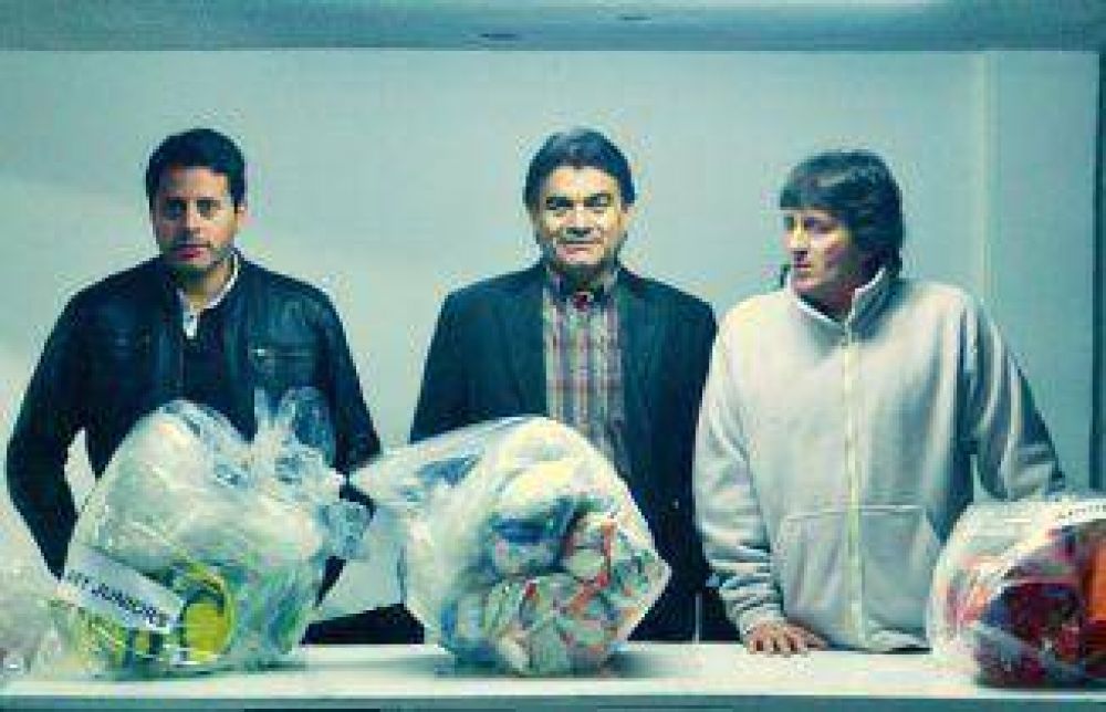 Entregaron materiales deportivos a 60 clubes de la Liga Municipal de F�tbol