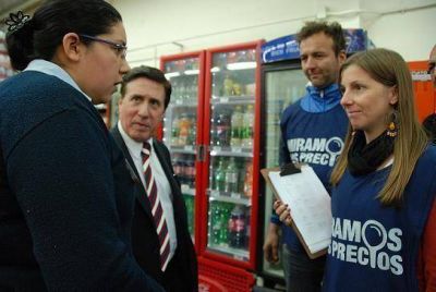 EL INTENDENTE DAR�O D�AZ P�REZ ACOMPA�� A PERSONAL QUE RELEVARON LOS PRECIOS EN UN SUPERMERCADO DE VALENT�N ALSINA