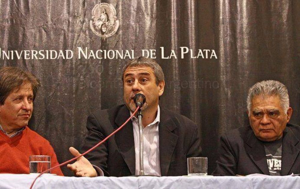 Se present� el libro �Cien a�os de lucha sindical� de Alfredo Ferraresi