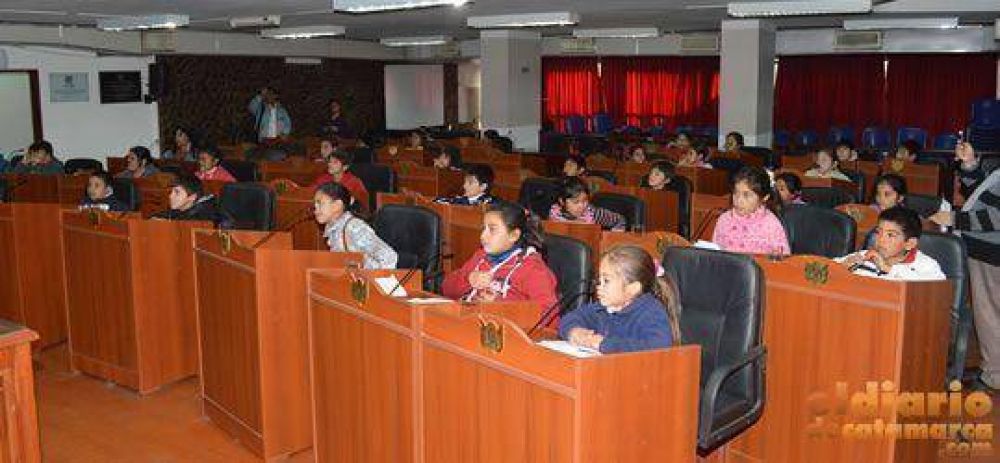 Alumnos de manantiales visitaron la legislatura