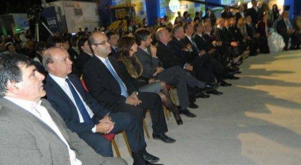 Al abrir la Expo Feria, Capitanich breg� por aumentar la siembra de algod�n