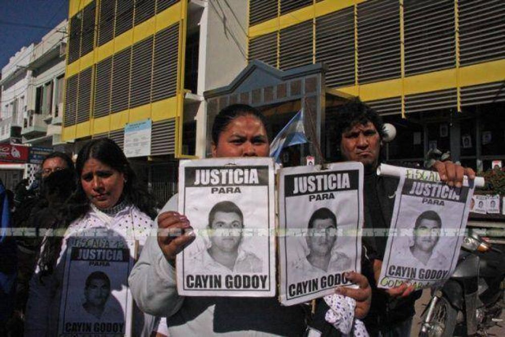 Familiares de joven muerto presuntamente por golpiza en comisar�a, exigen justicia