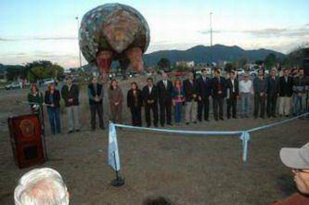 El gobernador Urtubey inaugur� la plaza El Quirquincho
