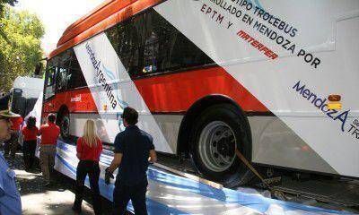 Comenz� a circular el trole fabricado en Mendoza y ser� gratis durante los pr�ximos 15 d�as