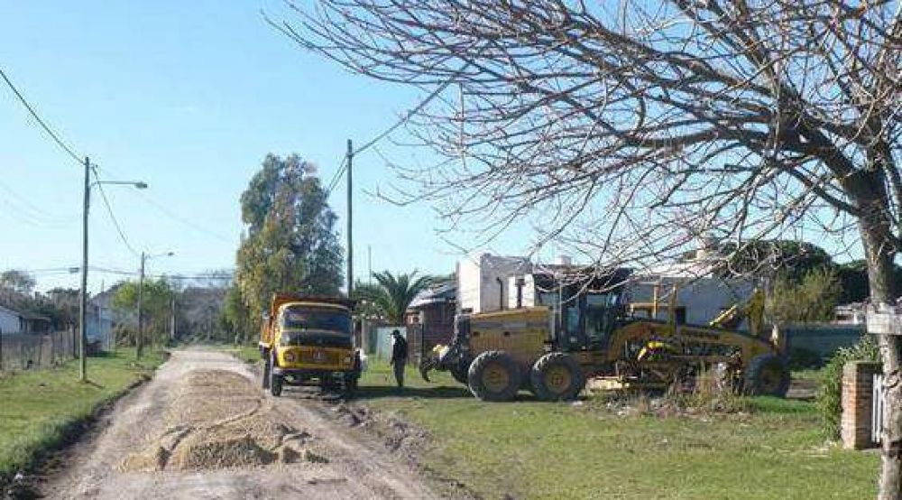 Realizan mantenimiento de calles en barrios del Sur