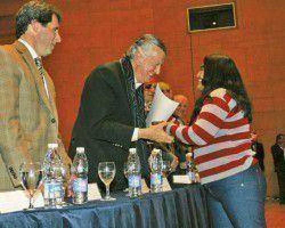 Traspaso a planta permanente: �Mejor es decir que hacer, y lo venimos haciendo�