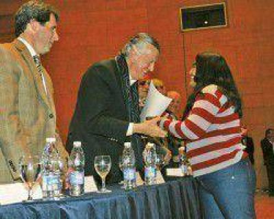 Traspaso a planta permanente: �Mejor es decir que hacer, y lo venimos haciendo�