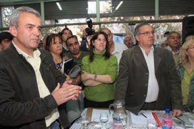  Juan Domingo Bravo, duro con oficialistas	