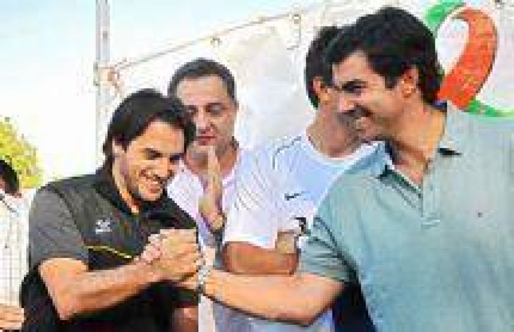 Urtubey y Los Pumas inauguraron en Aguaray el 2� Encuentro de Clubes de Rugby en Desarrollo