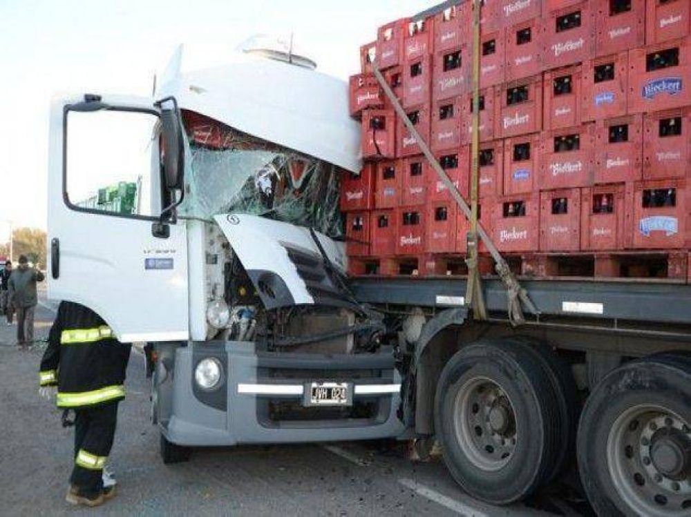 Un fallecido en colisi�n m�ltiple en Tr�nsito