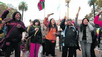 Cristina no los recibi�, pero los ind�genas levantaron el acampe