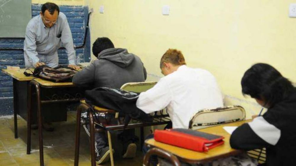 Repitencia: baja en el nivel primario, pero se estanca en el secundario