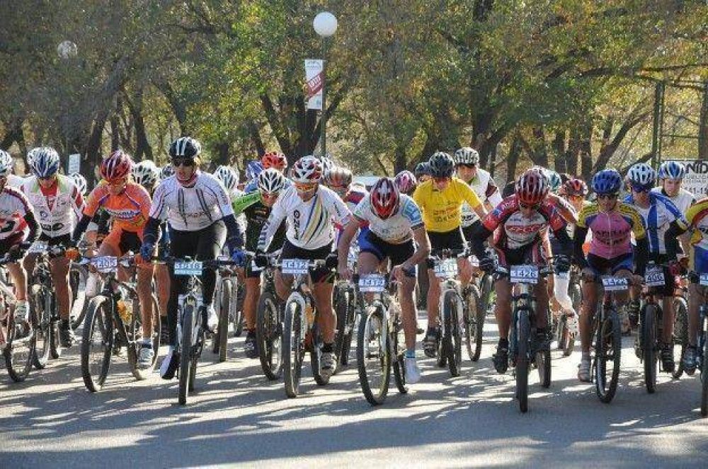 M�s de mil personas correr�n con bicicletas por Carlos Paz