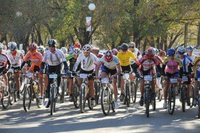 M�s de mil personas correr�n con bicicletas por Carlos Paz