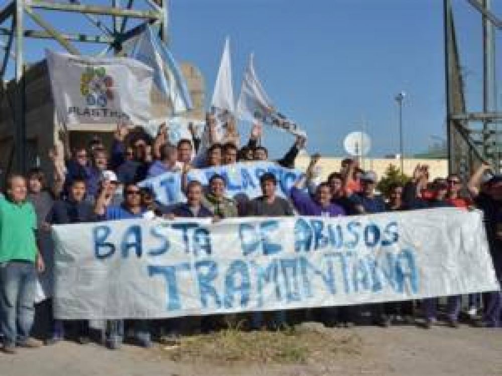 Obreros de Tramontana siguen de paro por falta de pagos
