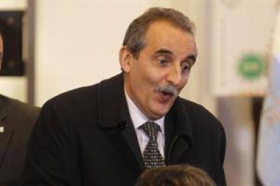 Presi�n oficial para que el d�lar siga congelado hasta el blanqueo