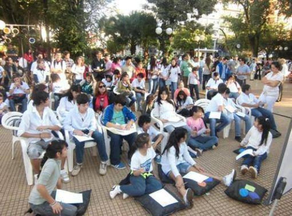 Artistas misioneros expusieron sus trabajos en el evento cultural �Arte al Aire Libre�