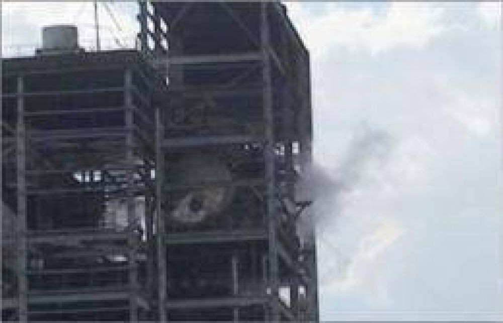 Temor por una nube t�xica que avanz� desde la planta de Alto Paran� hacia Puerto Piray