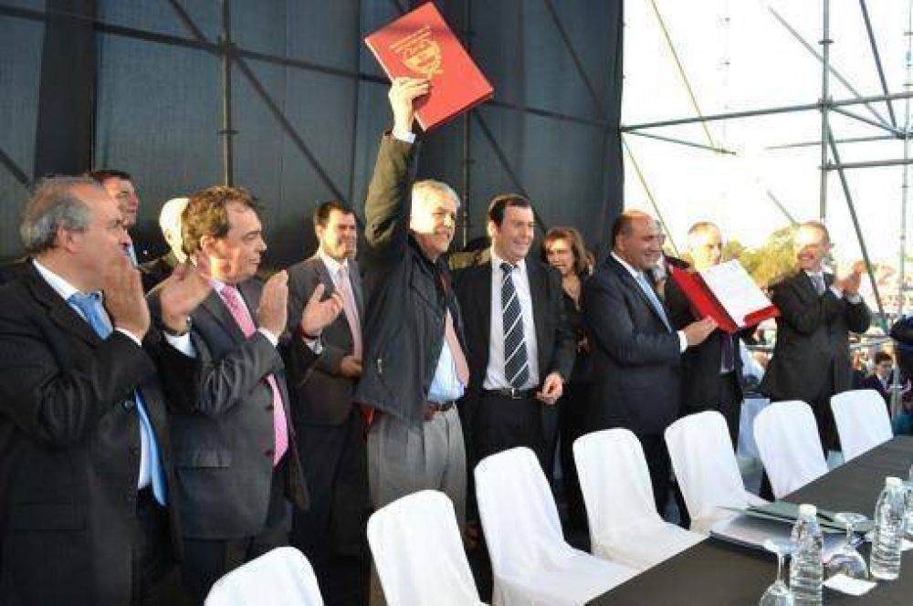 De Vido: "Cristina es la �nica garant�a de continuidad de este modelo transformaci�n"