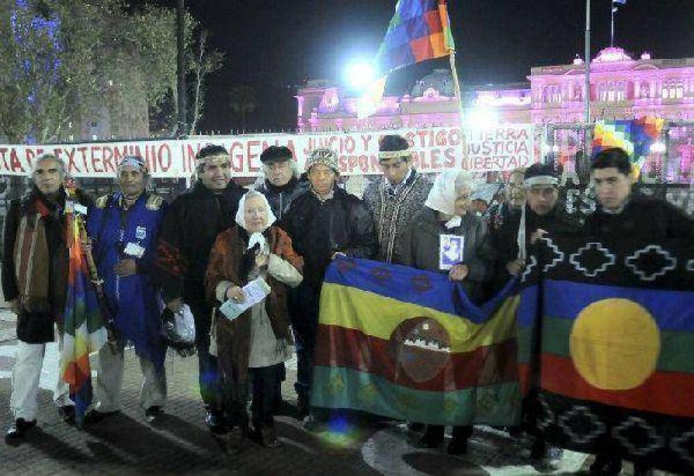 Los Qom mantienen una vigilia desde ayer, hasta que los reciba CFK
