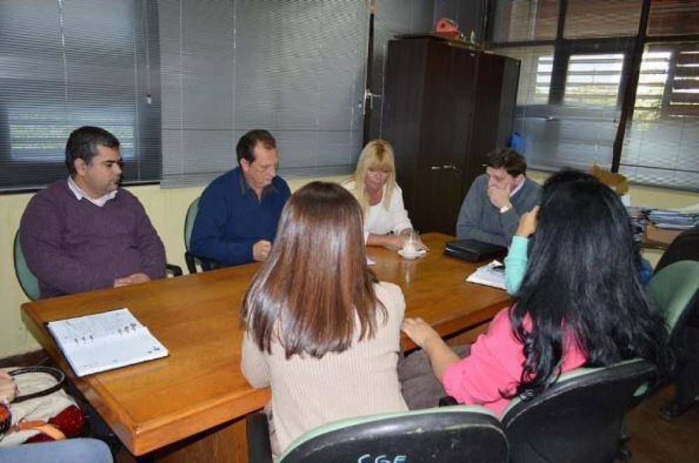 La mesa intersindical consensu� un acuerdo salarial con el CGE