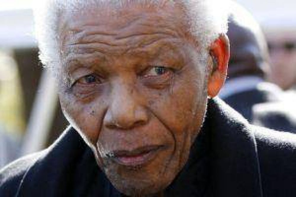 Mandela, otra vez internado en grave estado