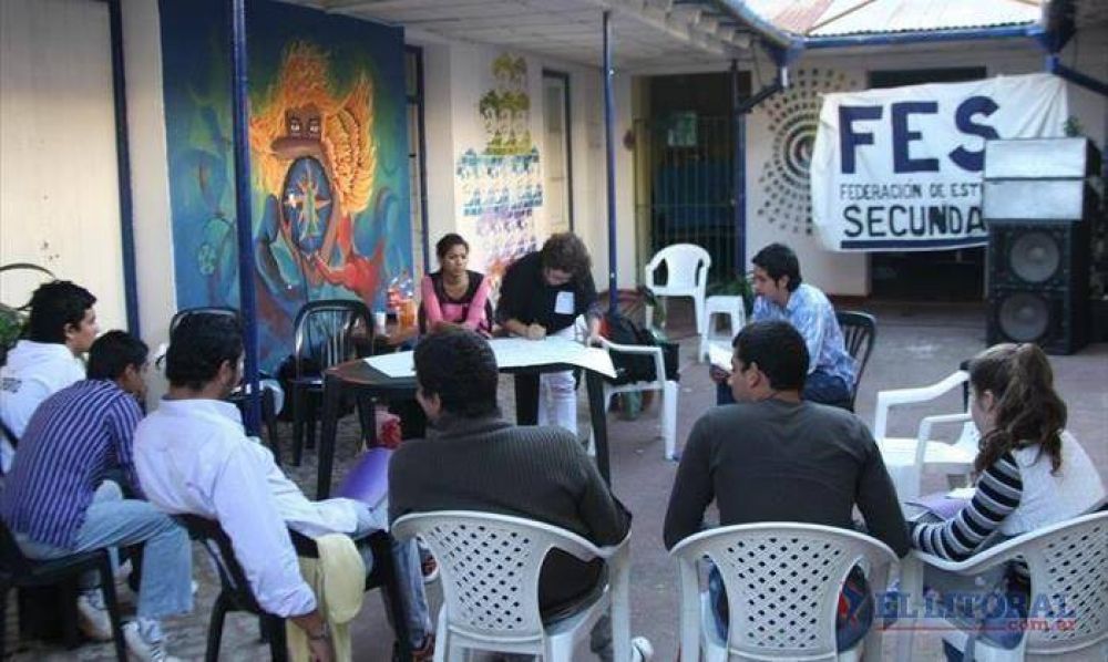 Estudiantes se organizan y resurge el debate de la pol�tica en las escuelas