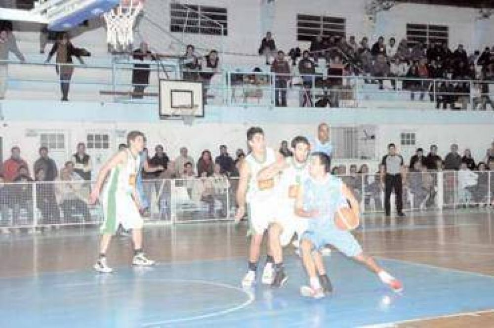Regatas derrot� a Barrio Parque y sigue so�ando