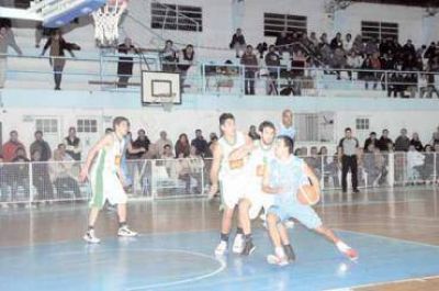 Regatas derrot� a Barrio Parque y sigue so�ando