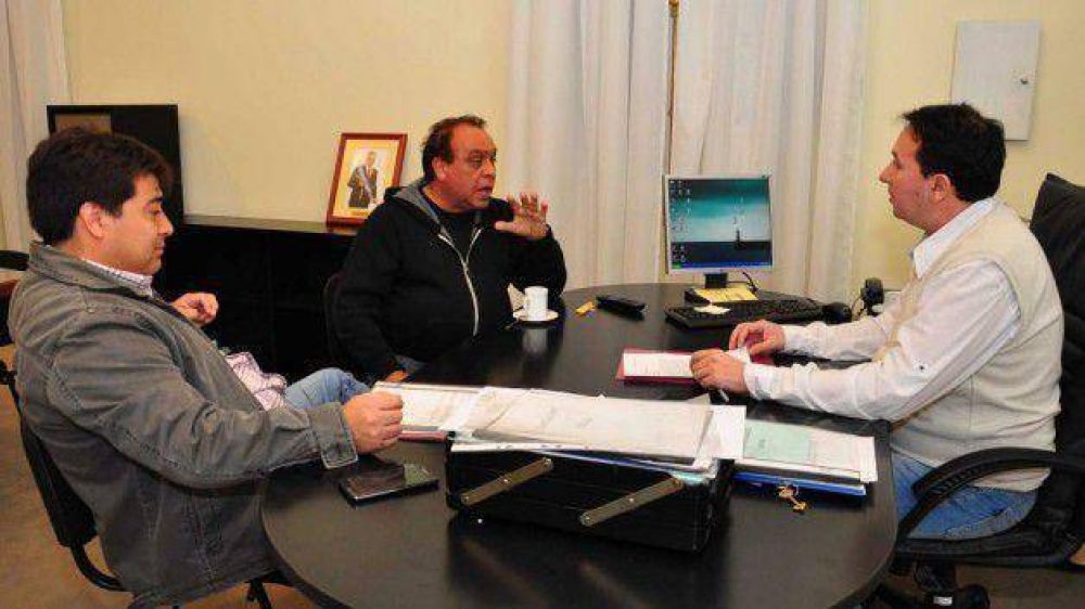 Maderna evalu� con los intendentes de Lago Puelo y Gualjaina la situaci�n de cada localidad