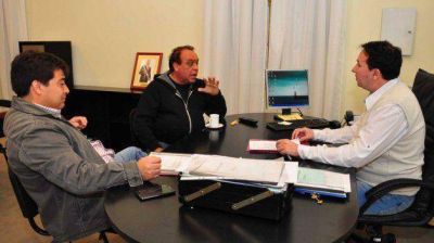 Maderna evalu� con los intendentes de Lago Puelo y Gualjaina la situaci�n de cada localidad