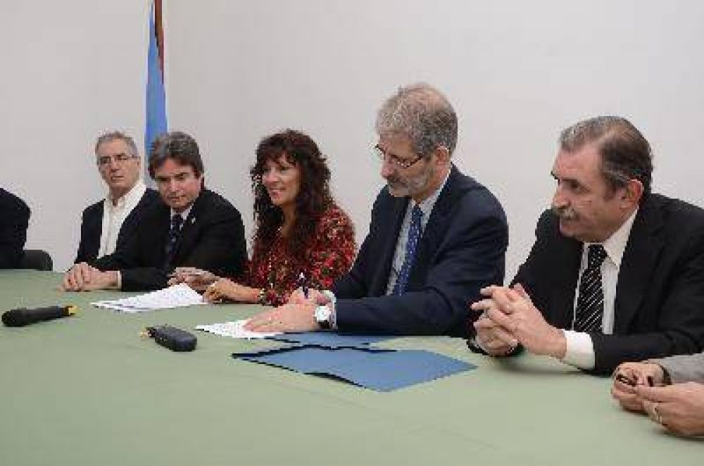 Sin terna definida, promueven a Apcarian desde Cipolletti