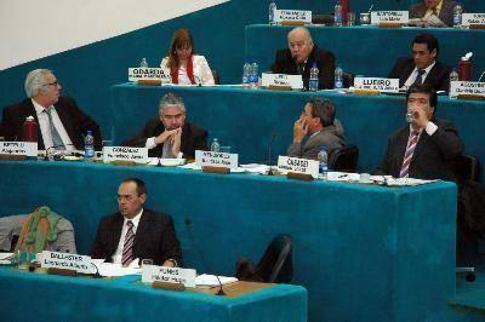 Aprueban restituci�n de tierras vendidas por Saiz