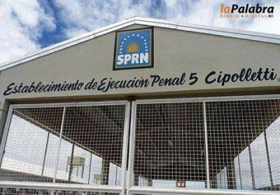 Penitenciarios de Cipolletti se atrincheraron y dicen que el gobierno los abandon�