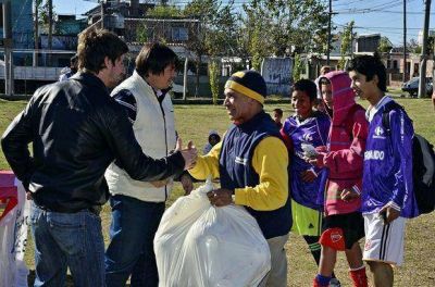 San Fernando entreg� materiales para clubes de la Liga de F�tbol