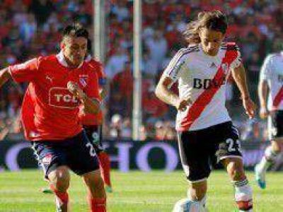 Con distintos objetivos, River e Independiente se juegan todo en un cl�sico caliente