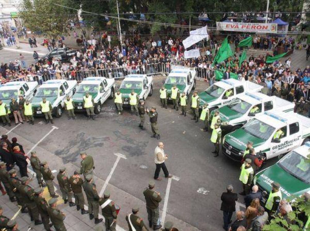 El municipio recibi� 10 camionetas para patrullaje de la Gendarmer�a Nacional