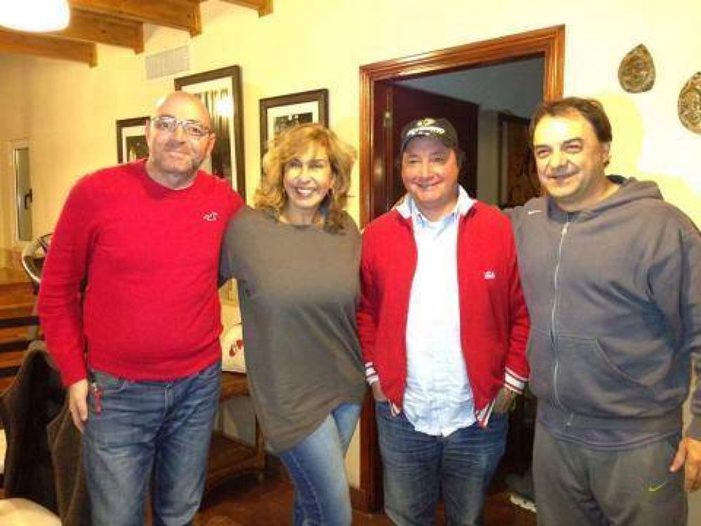 Georgina Barbarrosa visit� de sorpresa a la Familia Alegretti