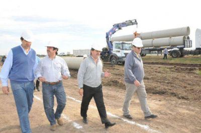 Estiman que para fin de a�o se instalar�n 80 kil�metros de ca�os del segundo acueducto