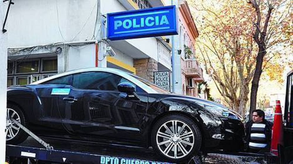 Misterio en Villa Ort�zar: asesinan de un tiro en la cara a un financista dentro de su auto