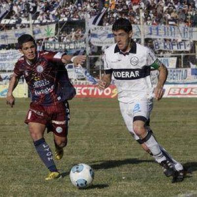 Se le escap� en el final: el Lobo igual� en Merlo
