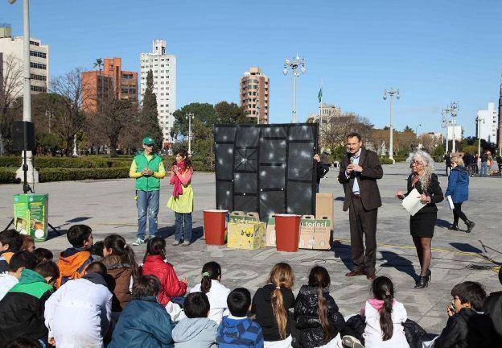 La Plata: Contin�a la campa�a de concientizaci�n sobre el tratamiento y separaci�n de residuos