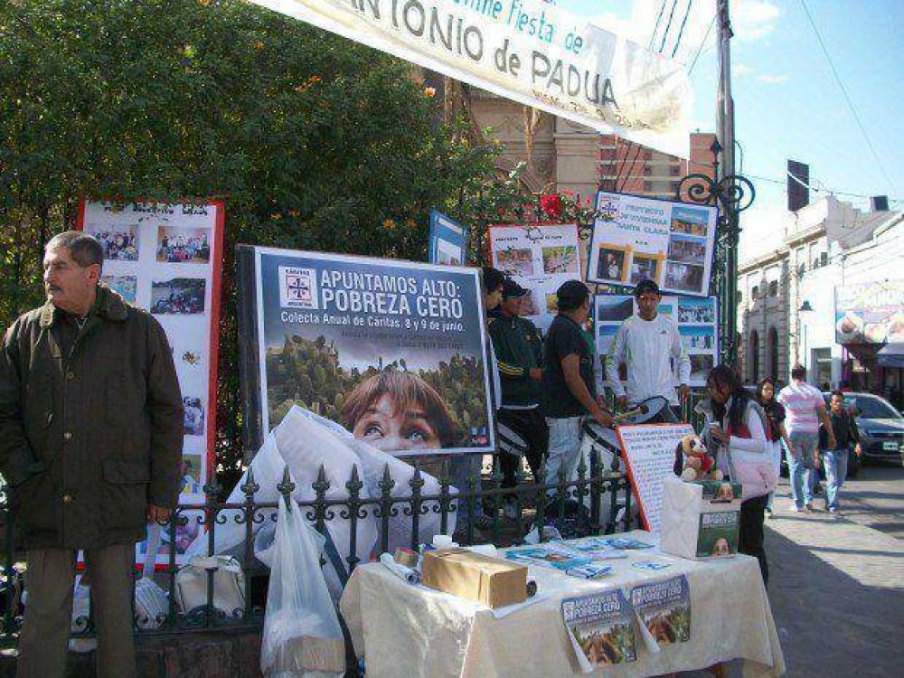 Colecta de C�ritas para ayudar a los necesitados