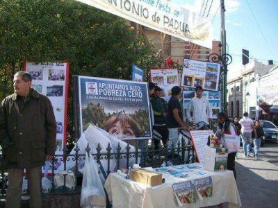 Colecta de C�ritas para ayudar a los necesitados