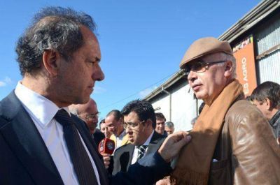 Acto de entrega de la nueva maquinaria para la localidad de Del Carril
