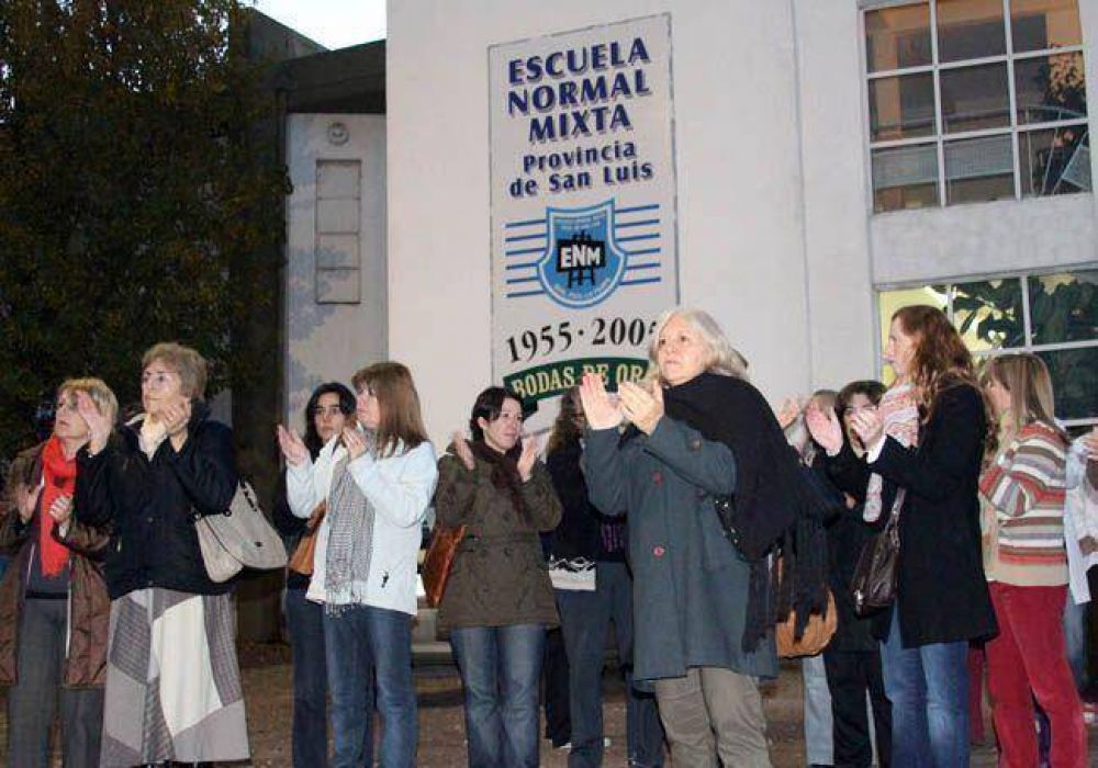 Un polic�a de Pico recorri� escuelas para registrar maestros de paro