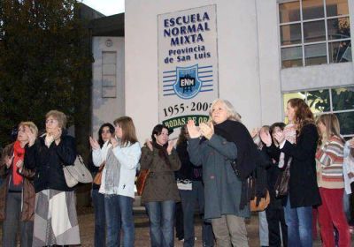 Un polic�a de Pico recorri� escuelas para registrar maestros de paro