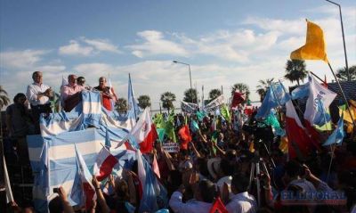 Multitudinaria demostraci�n de fuerza de la alianza gobernante