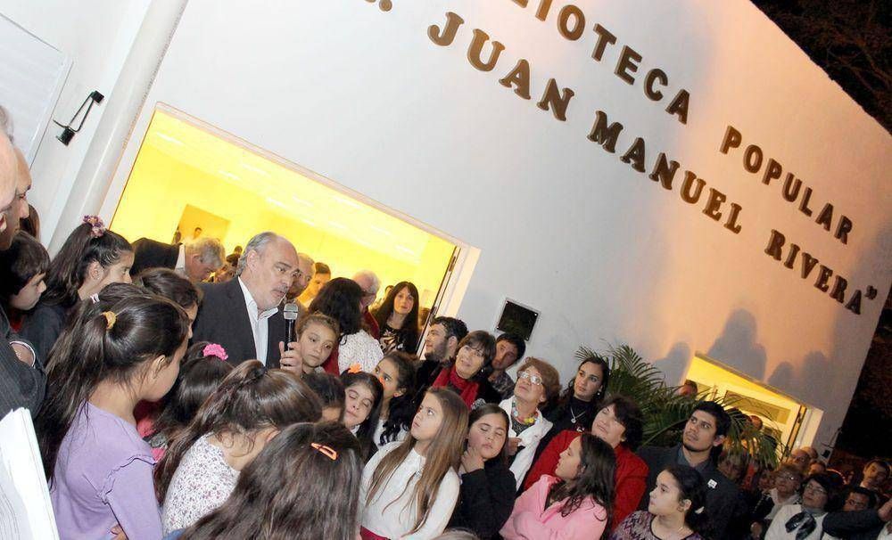 Colombi inaugur� el nuevo edificio de la biblioteca de Ca� Cat�